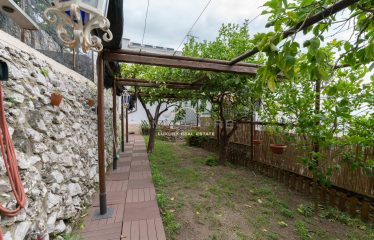 INDEPENDENT HOUSE WITH GARDEN in VETTICA OF AMALFI