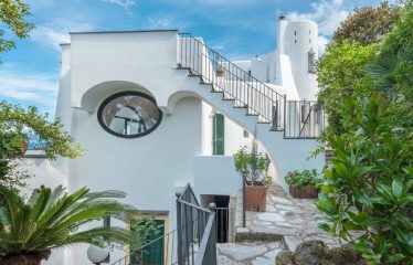BEAUTIFUL VILLA WITH A VIEW OVER THE WHOLE ISLAND OF ISCHIA