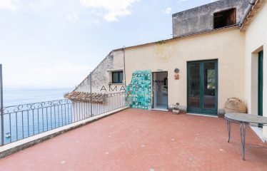 APARTMENT IN RAVELLO WITH DESCENT TO THE SEA