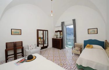 HISTORICAL APARTMENT AMONG THE ALLEYS OF ATRANI