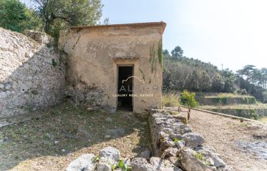 RURAL BUILDING WITH GARDEN SEA VIEW IN MAIORI