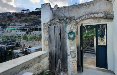 APARTMENT TO BE RESTORED WITH SEA VIEW IN TORELLO (HAMLET  OF RAVELLO)