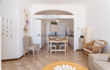 APARTMENT ON TWO LEVELS IN THE CENTER OF PRAIANO