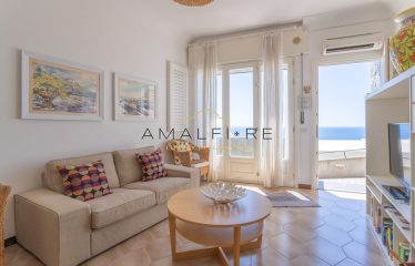 APARTMENT ON TWO LEVELS IN THE CENTER OF PRAIANO