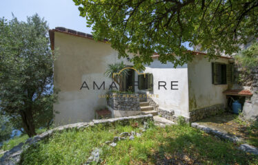 RENOVETED OLD FARMHOUSE IN PRAIANO WITH PRIVATE GARAGE